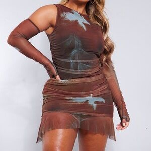 PrettyLittleThing - Abstract Print Mesh Ruched Frill Hem Bardot Bodycon Dress